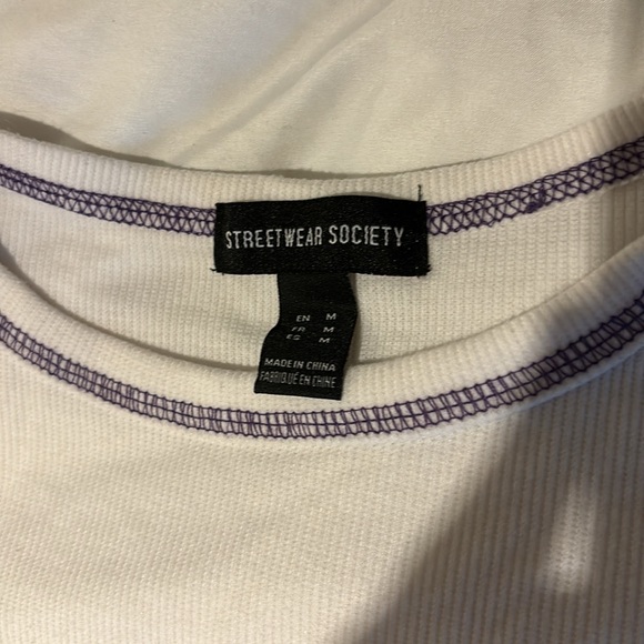 Graphic Longsleeve Never Worn 🙂💜 - Picture 3 of 3